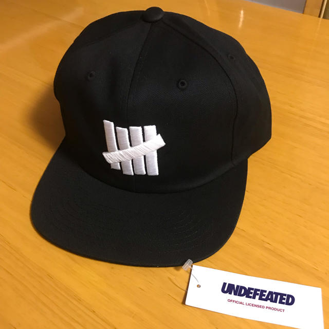 UNDEFEATED(アンディフィーテッド)のUndefeated キャップ ブラック メンズの帽子(キャップ)の商品写真