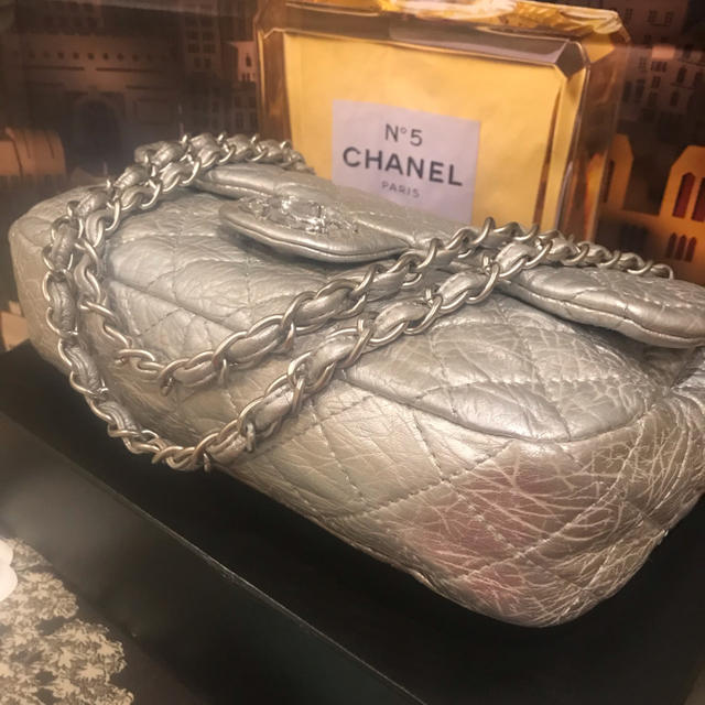 CHANEL(シャネル)のちゃあのしっぽ様専用 正規品 極美品 シャネル マトラッセ チェーンショルダー レディースのバッグ(ショルダーバッグ)の商品写真