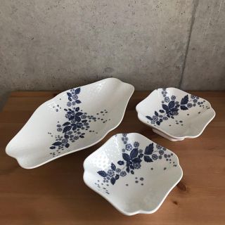 ウェッジウッド(WEDGWOOD)の【実質約5100円】【値下げ】ウェッジウッド ストロベリーインディゴ 3点セット(食器)