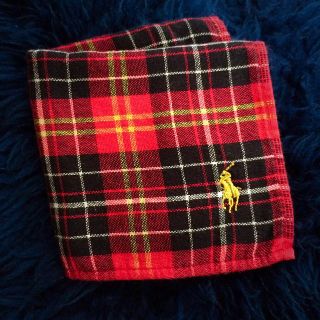 ラルフローレン(Ralph Lauren)のワンコイン❤️シックな赤色ハンドタオル(ハンカチ)