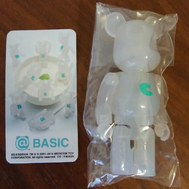 MEDICOM TOY(メディコムトイ)の未開封 美品 ベアブリック BASIC C  クリア×スカイブルー エンタメ/ホビーのフィギュア(その他)の商品写真