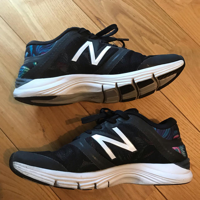 New Balance(ニューバランス)のニューバランス711 ランニングシューズ23.5cm ブラックマルチカラー レディースの靴/シューズ(スニーカー)の商品写真