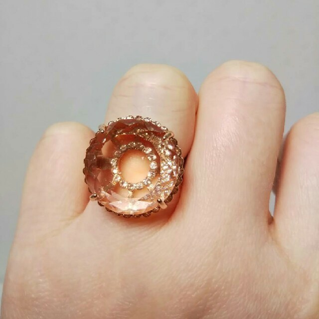 クリスタル シャンパーニュカラーリング 指輪 レディースのアクセサリー(リング(指輪))の商品写真