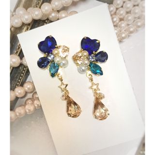 スワロフスキー(SWAROVSKI)の「瑠璃の瞬き」をイメージしたハンドメイド イヤリング ピアス メンバーカラー 青(ピアス)