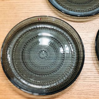 イッタラ(iittala)のイッタラカルテへルミ24.8cm グレー3枚 最終値下げ(食器)