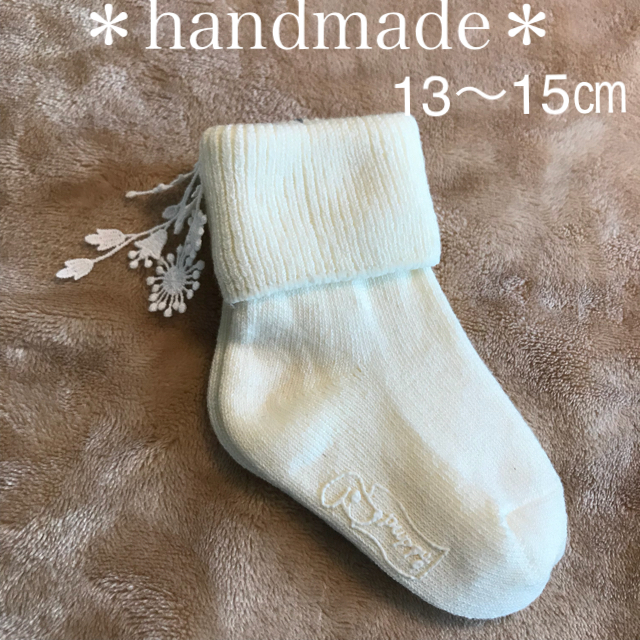 mina perhonen(ミナペルホネン)の値下！キッズ【handmade靴下】フォレストパレード風モチーフ付 13〜15㎝ キッズ/ベビー/マタニティのこども用ファッション小物(靴下/タイツ)の商品写真