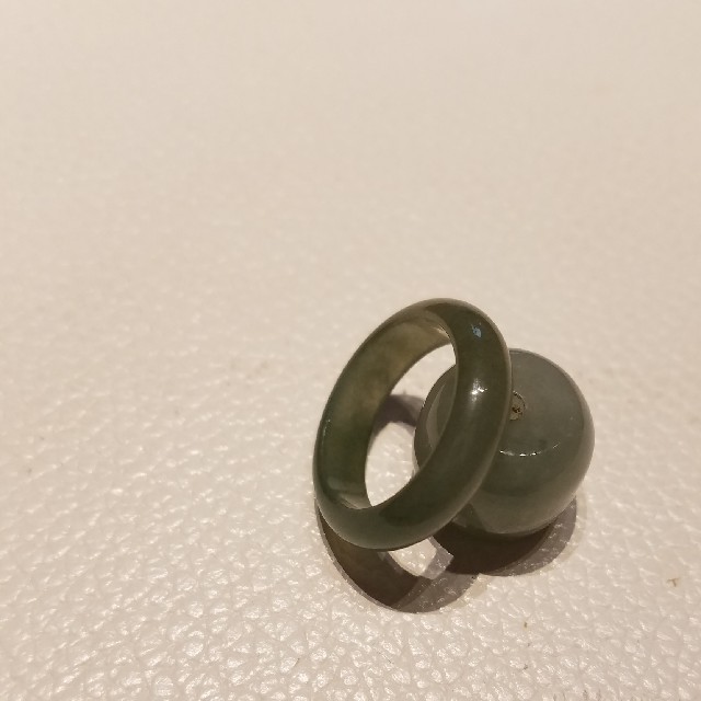 天然翡翠くりぬきリング　10号 レディースのアクセサリー(リング(指輪))の商品写真