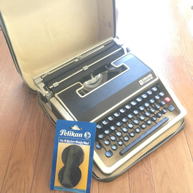 タイプライター オリベッティ typewriter olivetti エンタメ/ホビーの美術品/アンティーク(その他)の商品写真