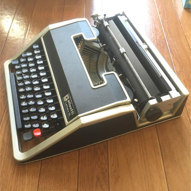 タイプライター オリベッティ typewriter olivetti エンタメ/ホビーの美術品/アンティーク(その他)の商品写真