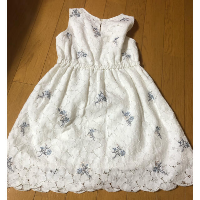 NATURAL BEAUTY BASIC(ナチュラルビューティーベーシック)のレース花柄ワンピース キッズ/ベビー/マタニティのキッズ服女の子用(90cm~)(ワンピース)の商品写真