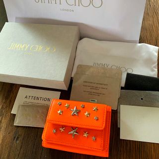 ジミーチュウ(JIMMY CHOO)のJIMMY CHOO NEMO 三つ折り財布 オレンジ (財布)