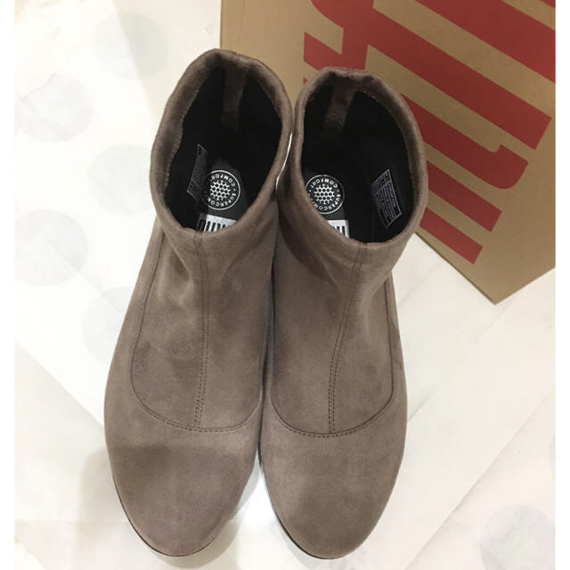 fitflop(フィットフロップ)のFitflop OLIVIA

Faux Suede Booties

 レディースの靴/シューズ(ブーツ)の商品写真