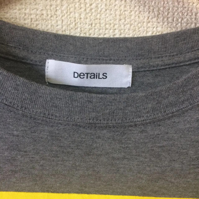 DETAILS(ディテールズ)のDeTaiLS グレー イエロー ロゴT メンズのトップス(Tシャツ/カットソー(半袖/袖なし))の商品写真