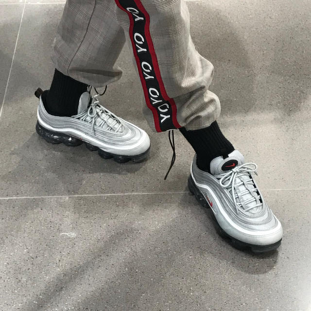 NIKE(ナイキ)のNIKE AIR VAPORMAX '97 silver メンズの靴/シューズ(スニーカー)の商品写真