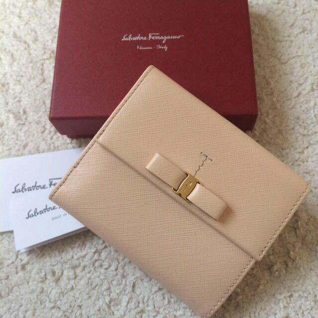 Ferragamo(フェラガモ)のromi様専用♡フェラガモ折財布 レディースのファッション小物(財布)の商品写真