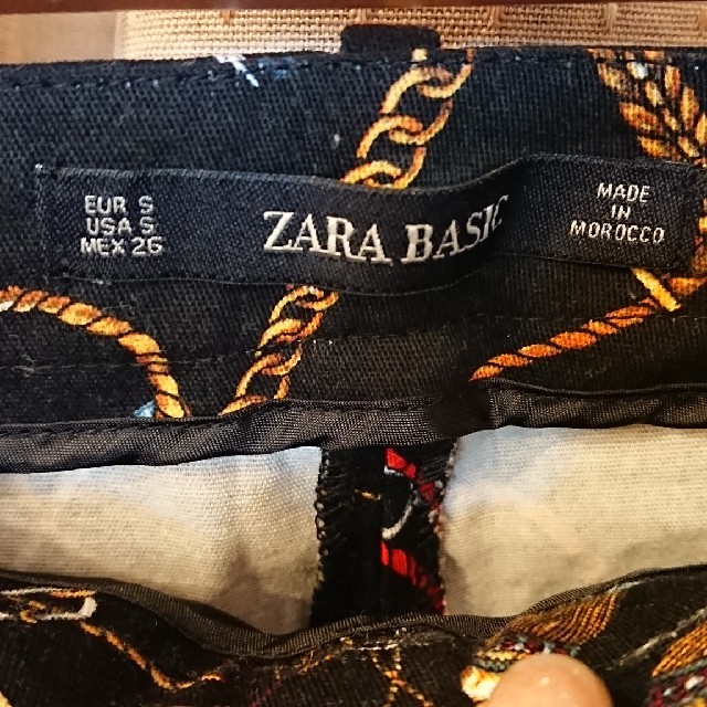 ZARA(ザラ)の☆ZARA スカーフ柄 スキニー☆ レディースのパンツ(スキニーパンツ)の商品写真