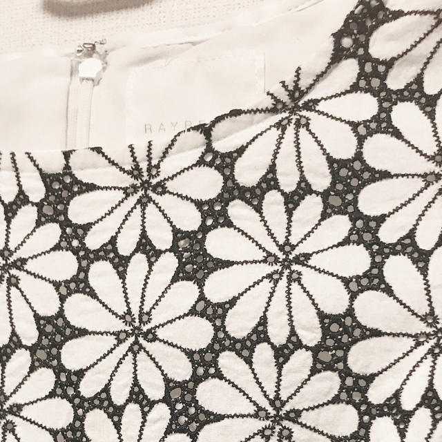 Ray BEAMS(レイビームス)のRAY BEAMS フラワー 花柄 刺繍 カットソー レディースのトップス(カットソー(半袖/袖なし))の商品写真