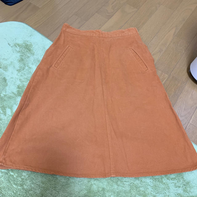 Kastane(カスタネ)のオレンジのデニムスカート レディースのスカート(ひざ丈スカート)の商品写真