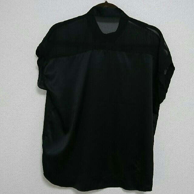 GU(ジーユー)の【GU】黒シャツ レディースのトップス(シャツ/ブラウス(半袖/袖なし))の商品写真