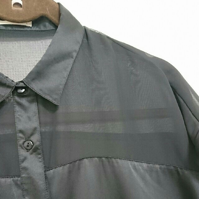 GU(ジーユー)の【GU】黒シャツ レディースのトップス(シャツ/ブラウス(半袖/袖なし))の商品写真