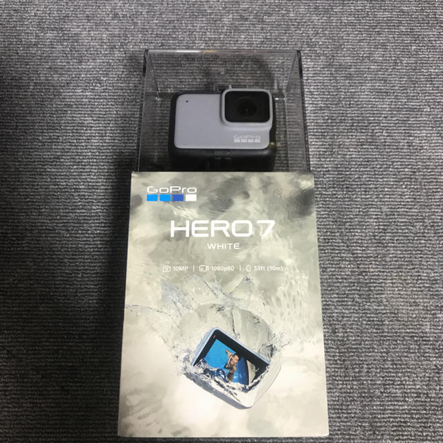 GoPro(ゴープロ)の新品未開封　HERO7 WHITE CHDHB-601-FW  スマホ/家電/カメラのカメラ(ビデオカメラ)の商品写真