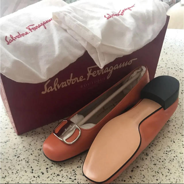 Salvatore Ferragamo(サルヴァトーレフェラガモ)のとも様用 レディースの靴/シューズ(ハイヒール/パンプス)の商品写真