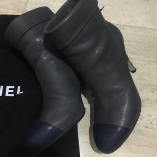 シャネル(CHANEL)のシャネル ショートブーツ グレー 35(ブーツ)