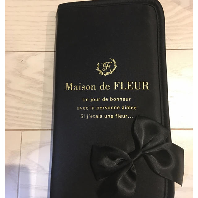 Maison de FLEUR(メゾンドフルール)の✨新品.メゾンドフルール.パスケース✨ レディースのファッション小物(パスケース/IDカードホルダー)の商品写真