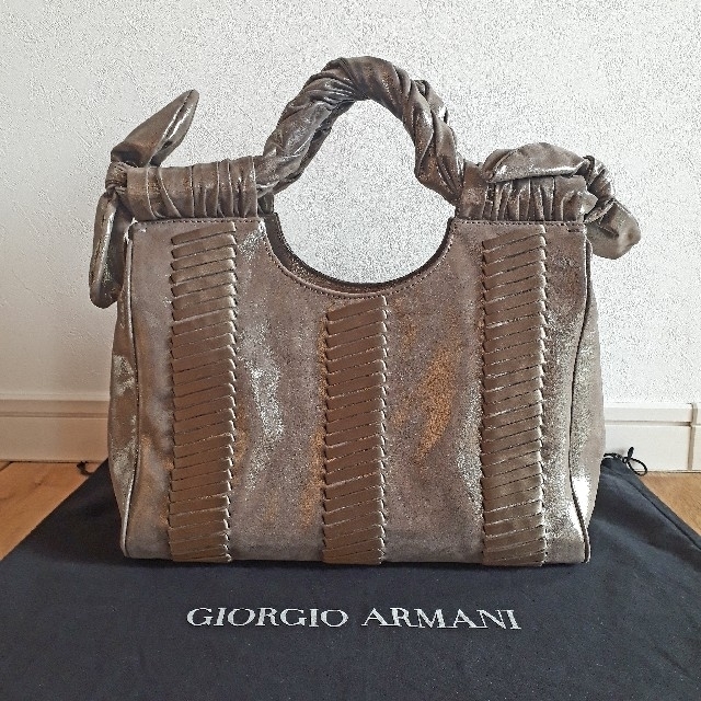 Giorgio Armani(ジョルジオアルマーニ)のジョルジオアルマーニ　レザーバッグ　　メタリックゴールド レディースのバッグ(トートバッグ)の商品写真