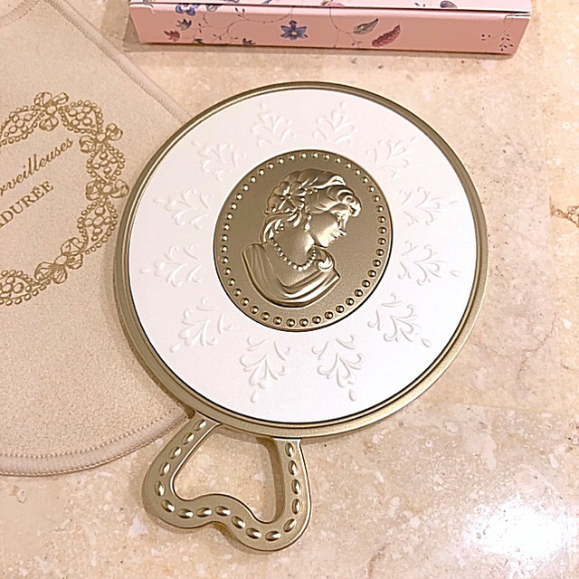 Les Merveilleuses LADUREE(レメルヴェイユーズラデュレ)の【Les Merveilleuses LADUREE】ラデュレ ハンドミラー レディースのファッション小物(ミラー)の商品写真