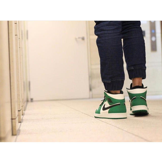 NIKE(ナイキ)のAir Jordan1 mid green メンズの靴/シューズ(スニーカー)の商品写真