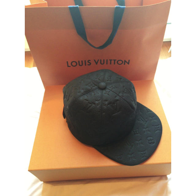 LOUIS VUITTON(ルイヴィトン)のLOUIS VUITTON ルイヴィトン  19SS キャップ ブラック メンズの帽子(キャップ)の商品写真