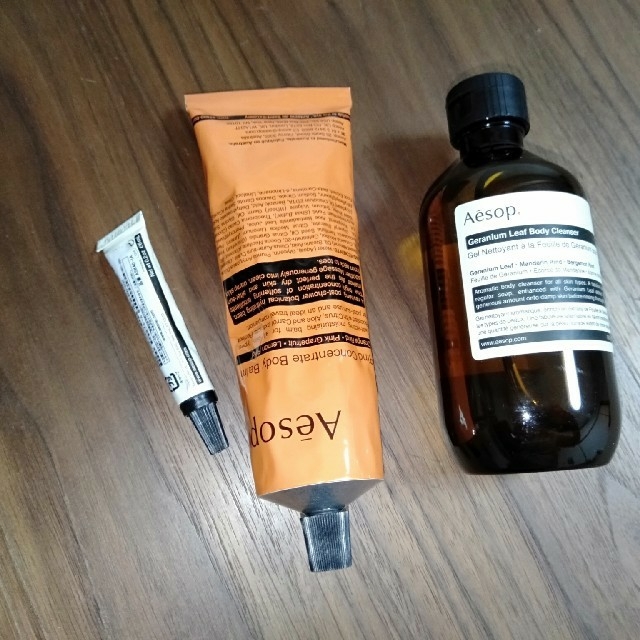 Aesop(イソップ)のちびみに様専用（リップ、ボディバーム）お決まり分 コスメ/美容のボディケア(その他)の商品写真