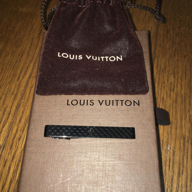 LOUIS VUITTON(ルイヴィトン)のヴィトン   ネクタイピン ブラック メンズのファッション小物(ネクタイピン)の商品写真