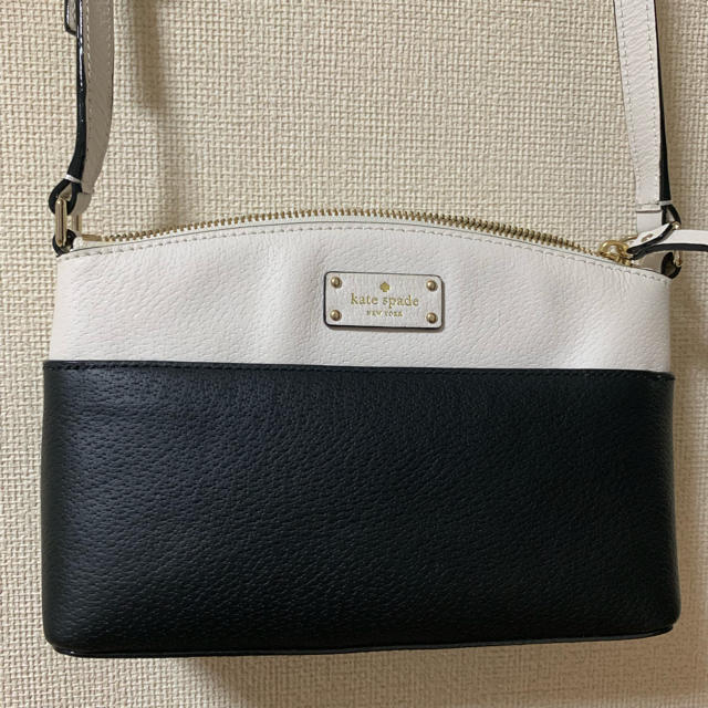 kate spade new york(ケイトスペードニューヨーク)の未使用！ケイトスペード  サコッシュ風ポシェット レディースのバッグ(ショルダーバッグ)の商品写真