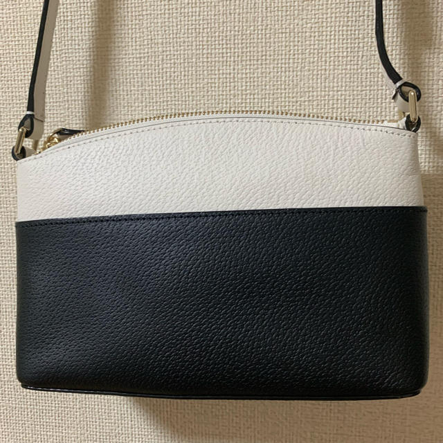 kate spade new york(ケイトスペードニューヨーク)の未使用！ケイトスペード  サコッシュ風ポシェット レディースのバッグ(ショルダーバッグ)の商品写真