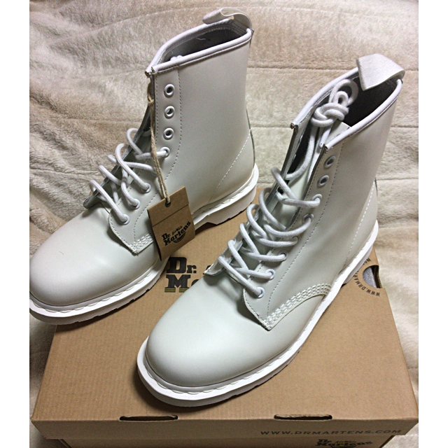 Dr.Martens(ドクターマーチン)の☆今だけ値下げ☆新品 未使用☆ドクターマーチン ブーツ ホワイト☆UK9☆ メンズの靴/シューズ(ブーツ)の商品写真