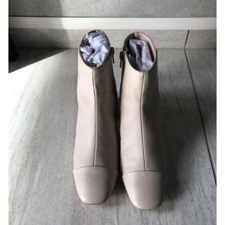 ザラ(ZARA)の一度のみ着用♡超美品♡ ベージュブーツ(ブーツ)