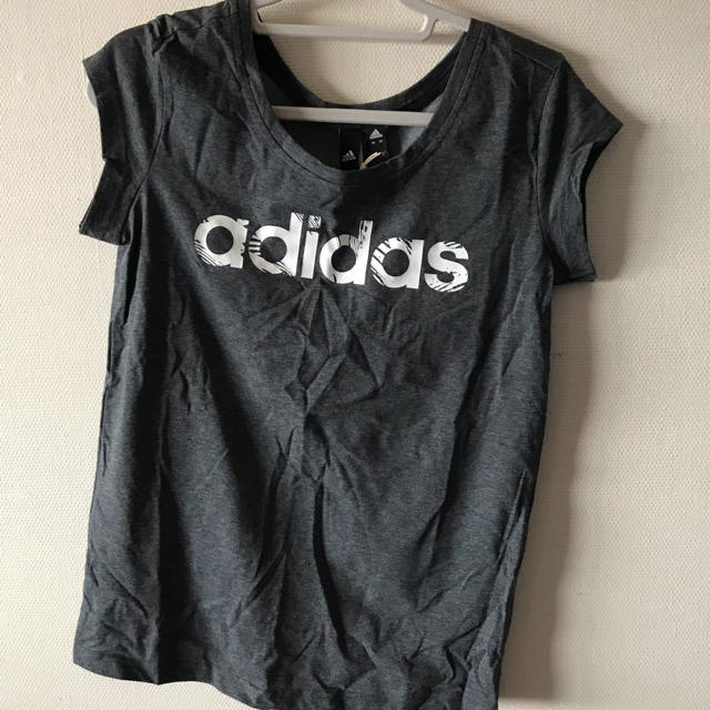 adidas(アディダス)の新品未使用/adidas ティーシャツ  レディースのトップス(Tシャツ(半袖/袖なし))の商品写真