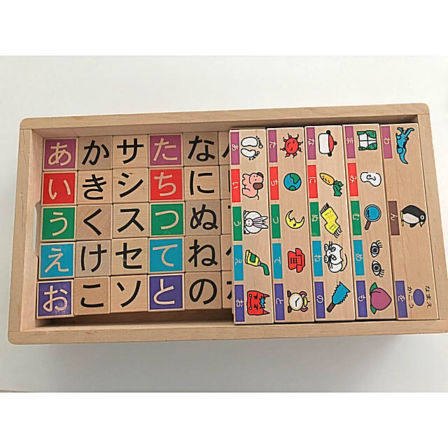 BorneLund(ボーネルンド)のボーネルンド☆積み木 ひらがな カタカナ 文字 絵柄 キッズ/ベビー/マタニティのおもちゃ(積み木/ブロック)の商品写真