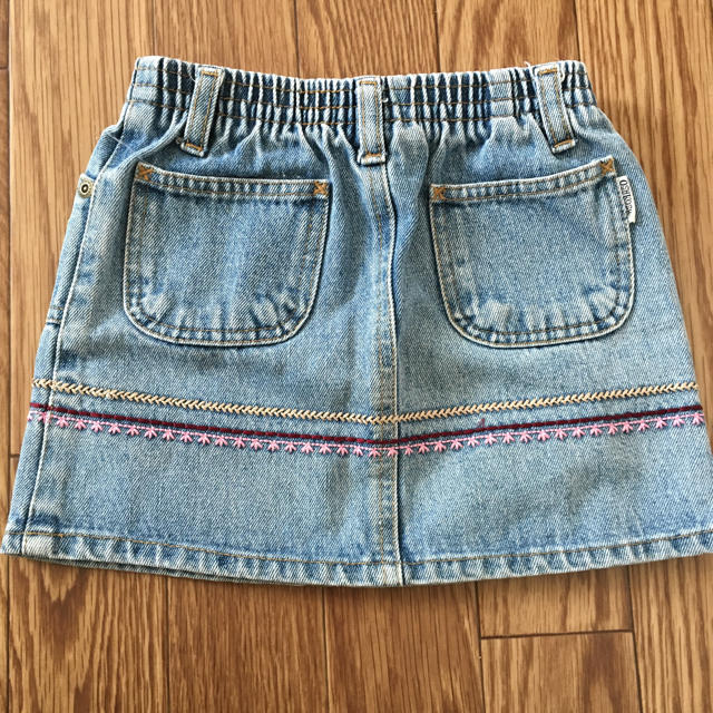 OshKosh(オシュコシュ)のオシュコシュ デニムスカート  95 キッズ/ベビー/マタニティのキッズ服女の子用(90cm~)(スカート)の商品写真