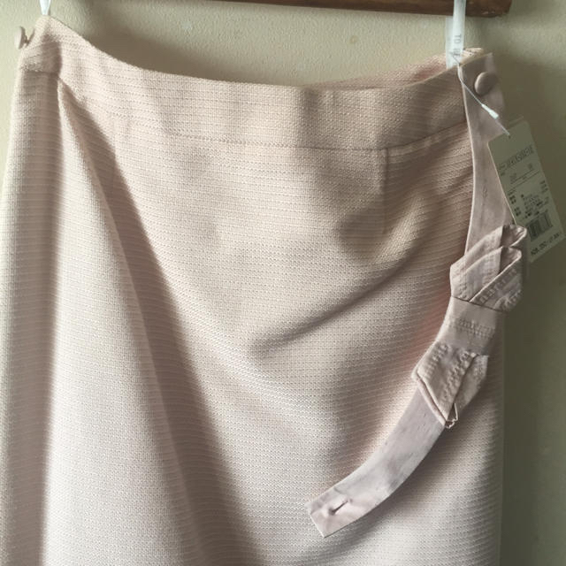 TO BE CHIC(トゥービーシック)のタグ付き未使用品 ベビーピンクの2wayスカート レディースのスカート(ひざ丈スカート)の商品写真