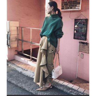 アメリヴィンテージ(Ameri VINTAGE)のFLARE RUFFLE CHINO PANTS(カジュアルパンツ)