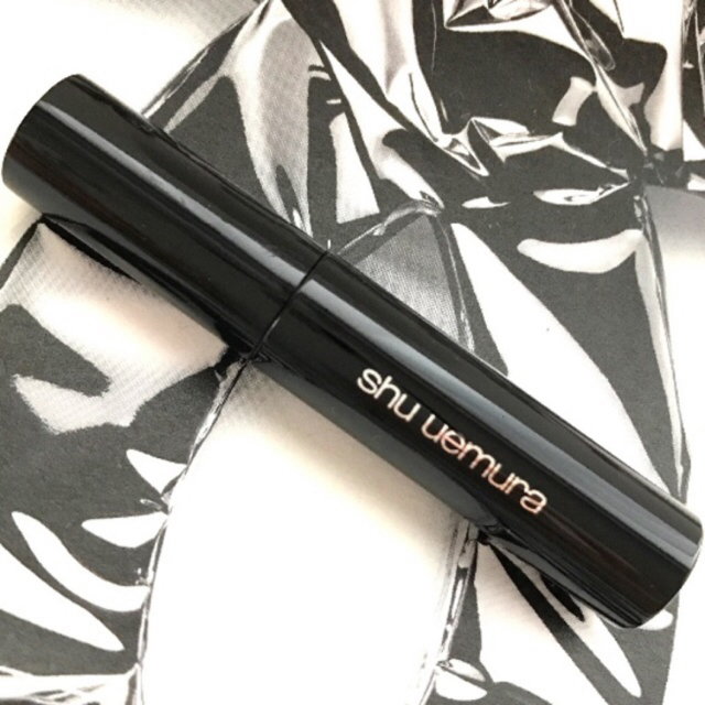 shu uemura(シュウウエムラ)の人気色❣️ラックシュプリアルージュ コスメ/美容のベースメイク/化粧品(リップグロス)の商品写真