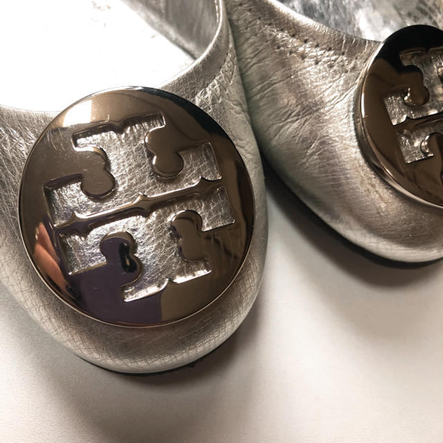 Tory Burch(トリーバーチ)のトリーバーチペタンコパンプスシルバーバレェシューズ レディースの靴/シューズ(バレエシューズ)の商品写真