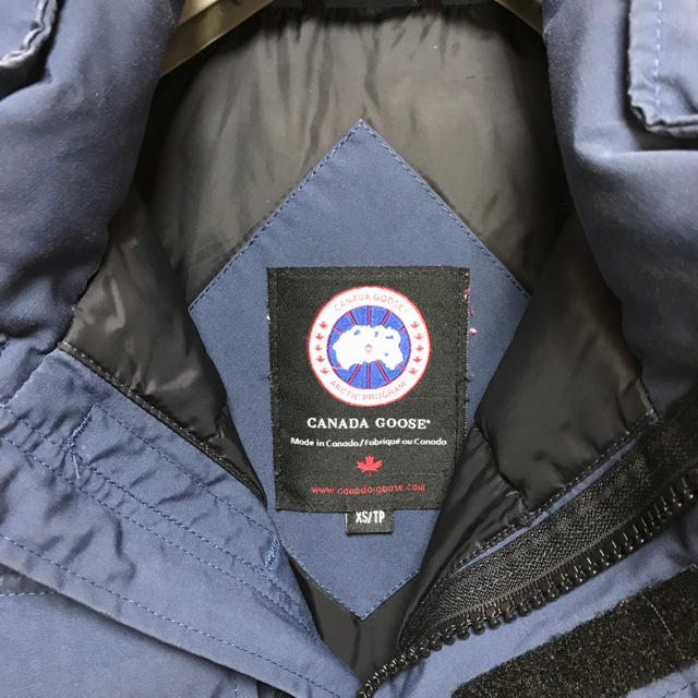 CANADA GOOSE(カナダグース)の格安早い者勝ち！ CANADA GOOSE KAMLOOPS カムループス メンズのジャケット/アウター(ダウンジャケット)の商品写真