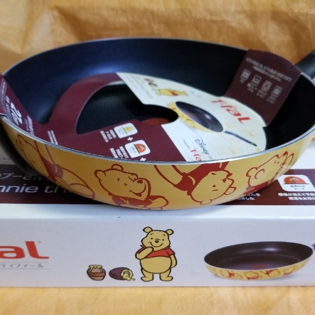 T-fal(ティファール)の入手困難イエロー新品！ティファールT-falくまのプーさん27cmフライパン インテリア/住まい/日用品のキッチン/食器(鍋/フライパン)の商品写真