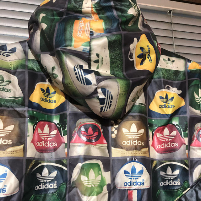 Adidas アディダス スニーカー 柄 ウィンドブレーカー ナイロンジャケット ヒールタブの通販 By 超激安格安 Www Portdakar Sn