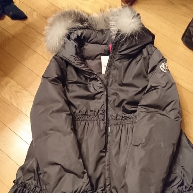 MONCLER(モンクレール)のお取り置き中。値下げ中！モンクレール  TOURTERELLEモンクレールキッズ レディースのジャケット/アウター(ダウンコート)の商品写真