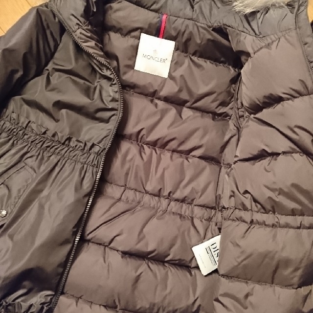 MONCLER(モンクレール)のお取り置き中。値下げ中！モンクレール  TOURTERELLEモンクレールキッズ レディースのジャケット/アウター(ダウンコート)の商品写真